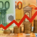 Grafico con monete in euro e freccia rossa ascendente che rappresenta il costo del rischio delle banche europee in crescita nel 2025