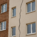 Crepa su facciata di edificio residenziale – esempio di vizio dell'immobile