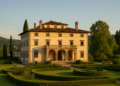 Elegante villa storica italiana con giardino all’italiana, esempio di immobili di lusso in Italia