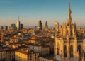 Comprare casa a Milano: panorama al tramonto con Duomo e skyline moderno di CityLife e Porta Nuova